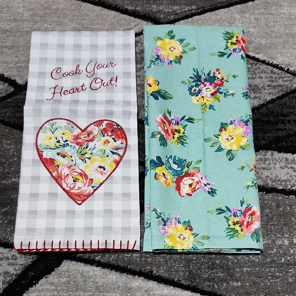 PIONEER WOMAN EMBROIDERED "COOK YOUR HEART OUT" FLORAL COTTON KITCHEN TOWEL SET